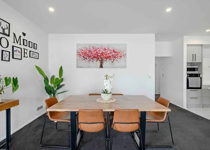 6 Bedrooms Hillside Rotorua