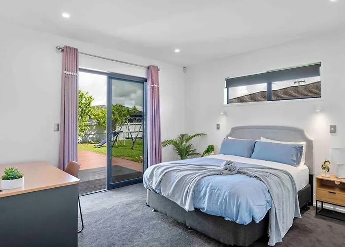 6 Bedrooms Hillside Rotorua