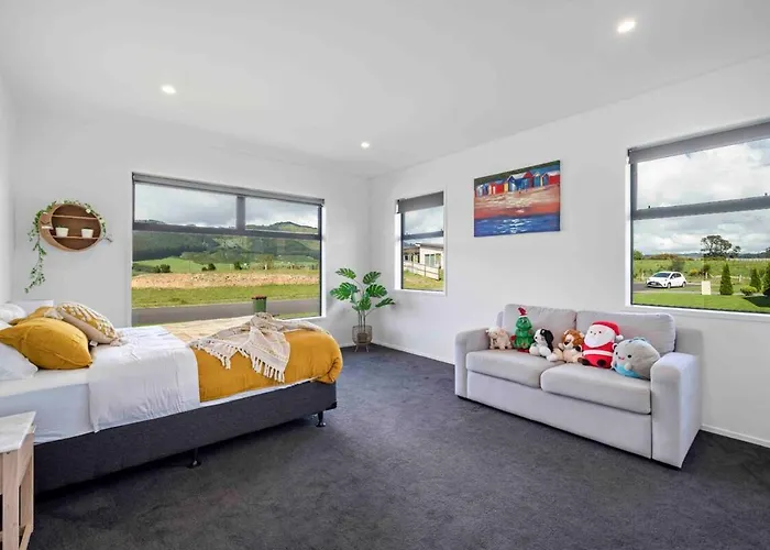 6 Bedrooms Hillside Rotorua