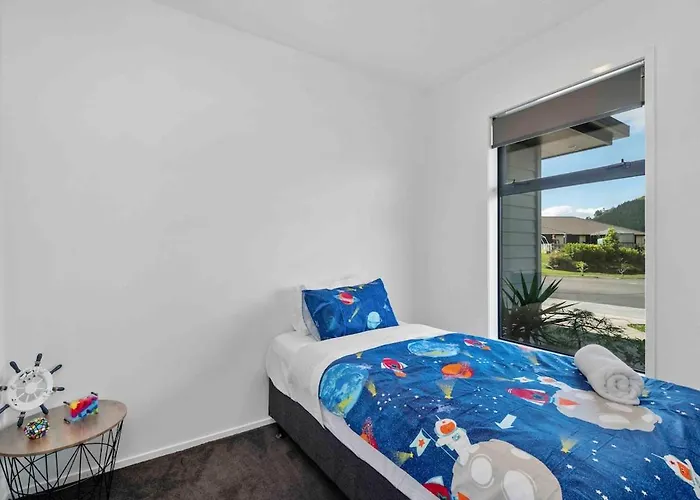 Holiday home 6 Bedrooms Hillside *
