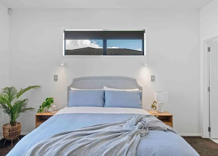 6 Bedrooms Hillside Holiday home